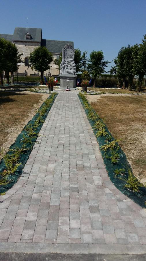 Allée piétonne en pavé béton