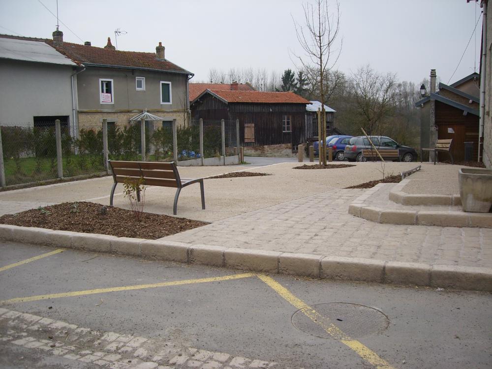 Parvis mairie Givry sur Ainse